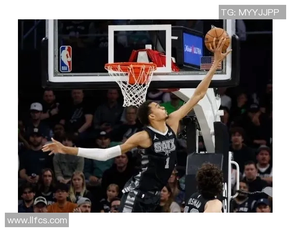 文班亚马场均20分10篮板3盖帽表现抢眼新秀奖项几乎已定 文班亚马场均20分10篮板3盖帽表现抢眼新秀奖项几乎已定