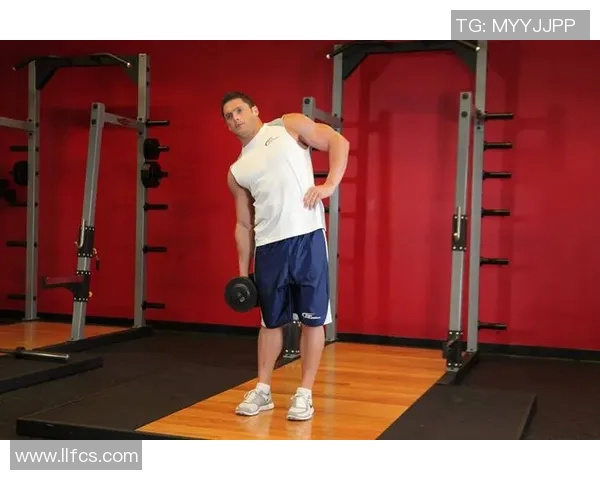 哑铃训练如何有效锻炼腹肌提升核心力量的全面指南